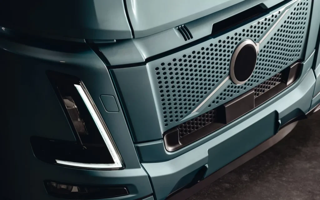 clw-trucks-close-up