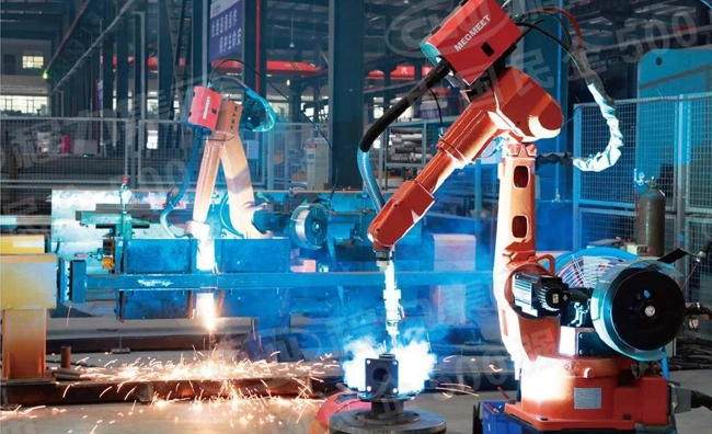 factory-workshop-truck-chassis-welding-clw