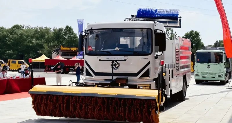 Truck-mounted-Material-Handling-and-Engineering-Vehicle