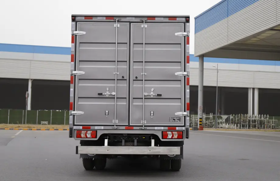 shacman-4×2-box-truck-4